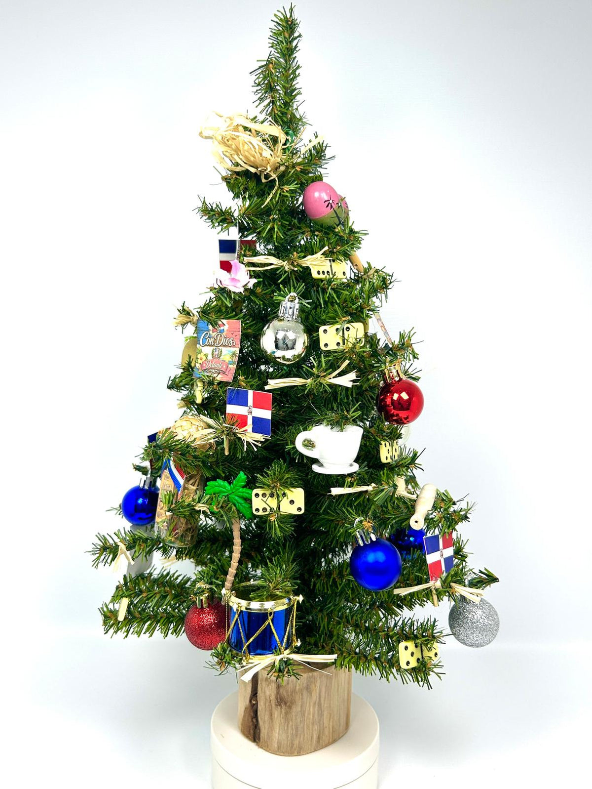 Dominican Republic / Republica Dominicana Themed 18" Christmas Tree