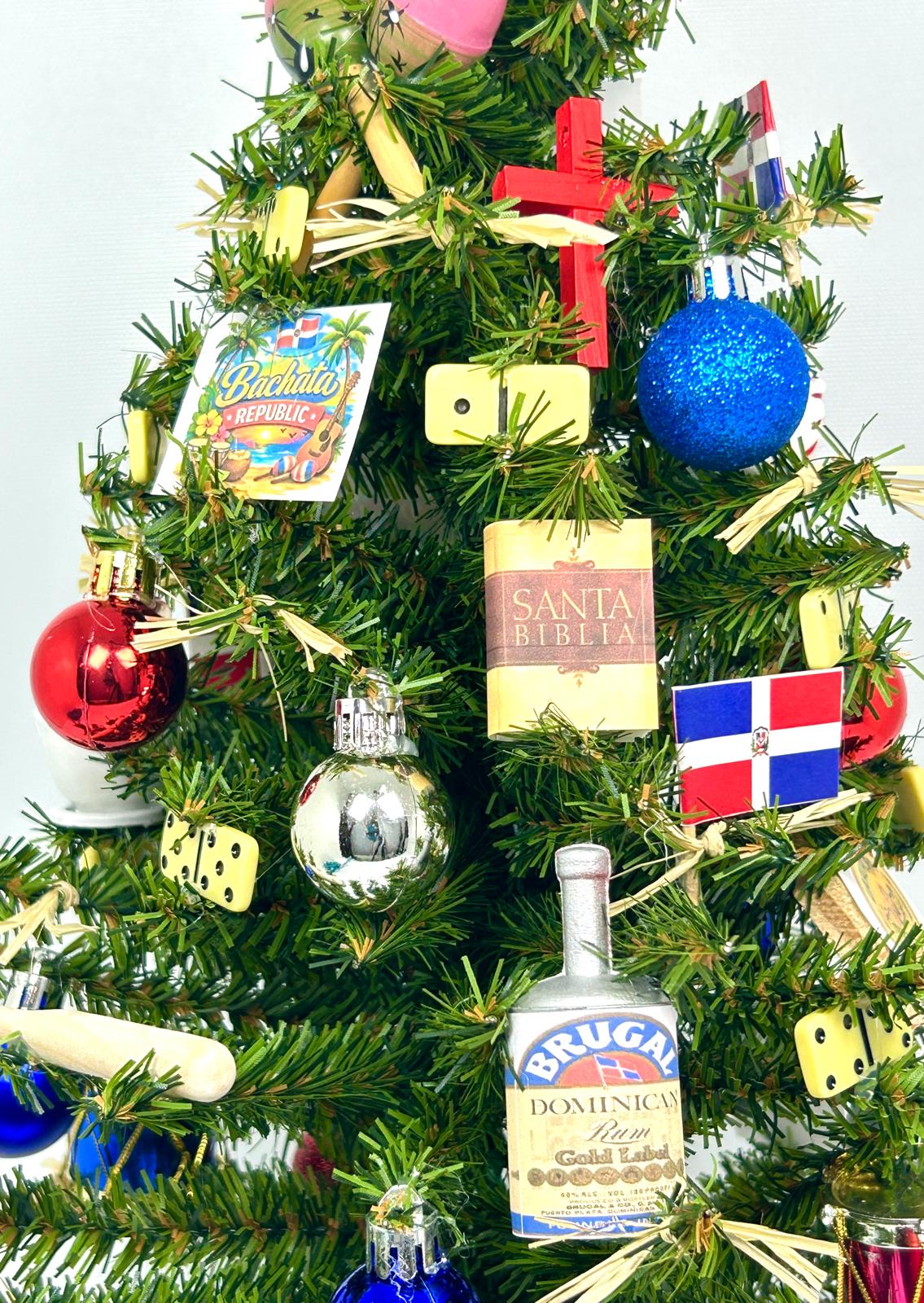 Dominican Republic / Republica Dominicana Themed 18" Christmas Tree