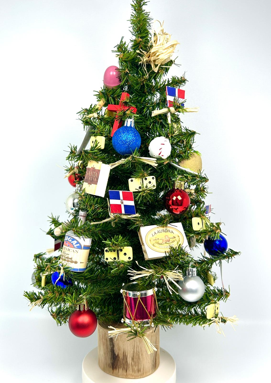 Dominican Republic / Republica Dominicana Themed 18" Christmas Tree