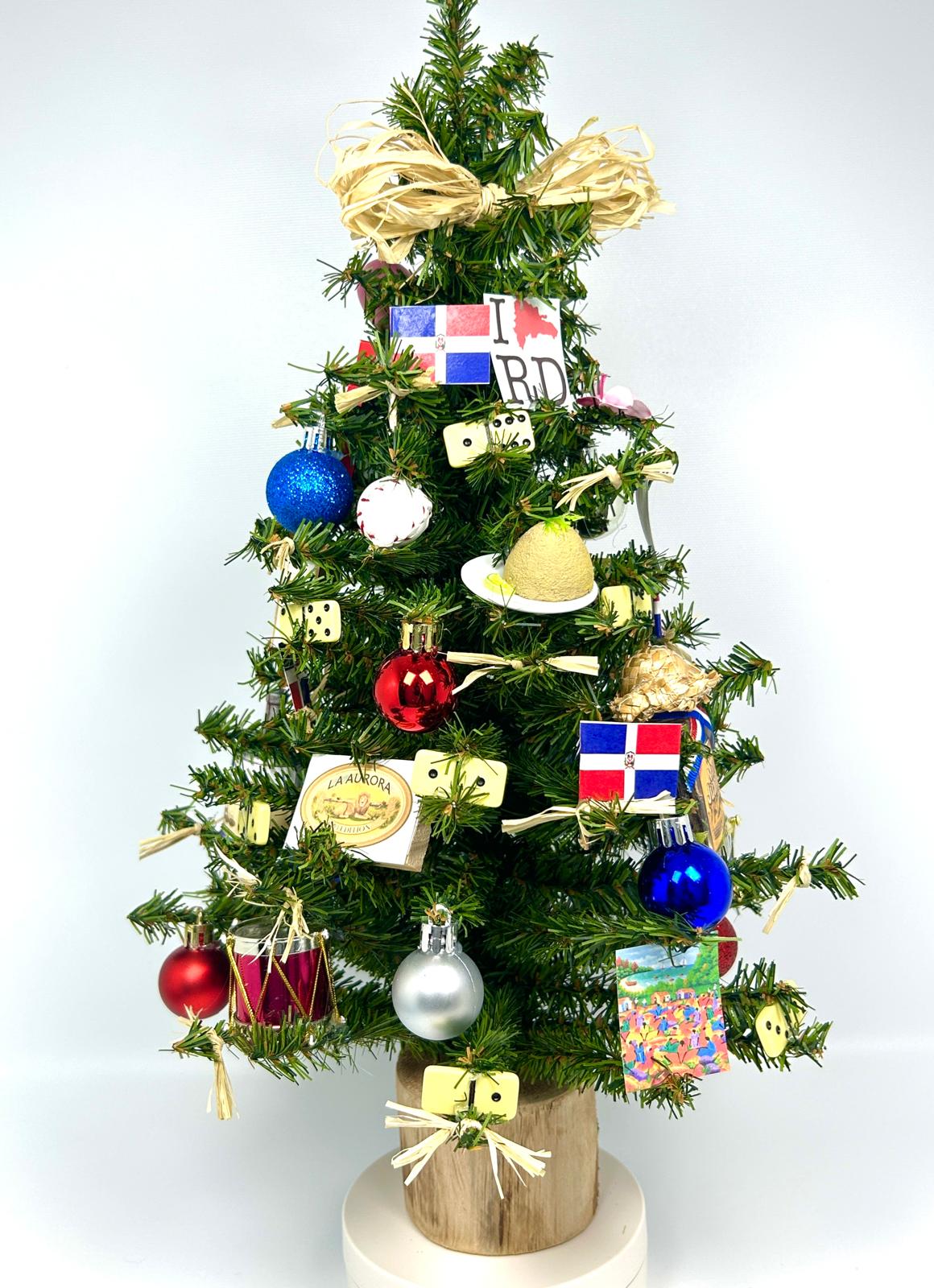 Dominican Republic / Republica Dominicana Themed 18" Christmas Tree