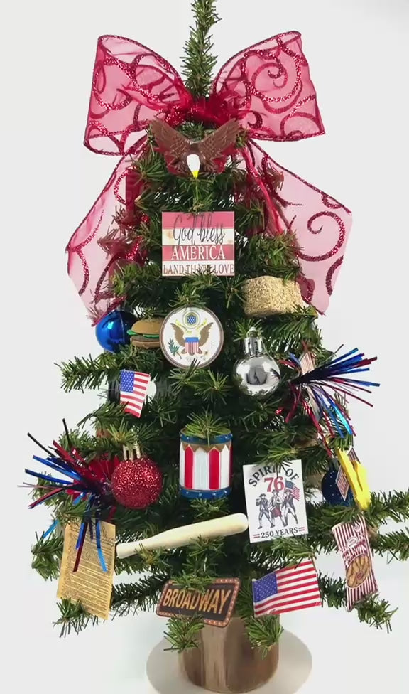 USA / United States / American Themed 18" Christmas Tree