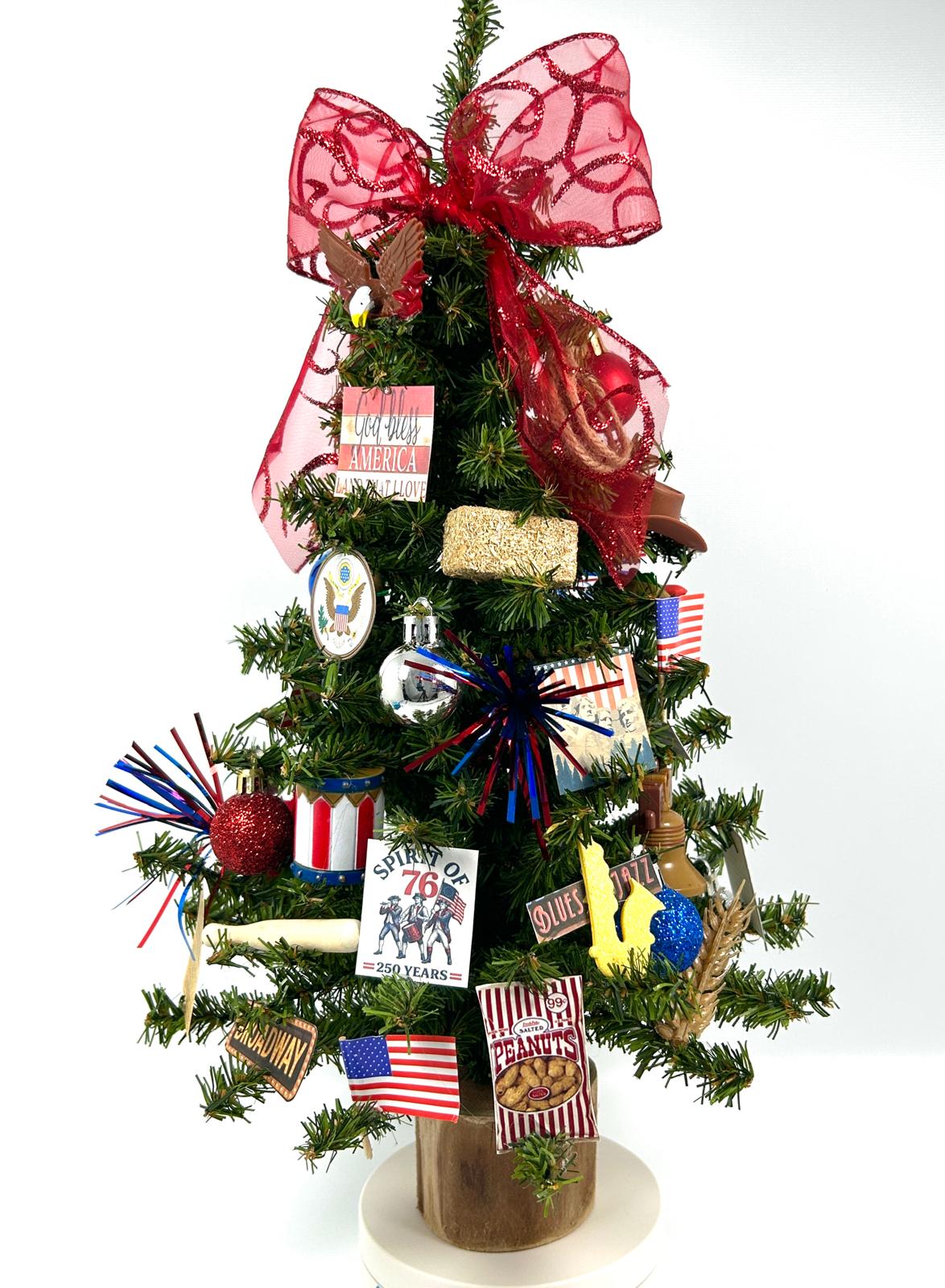 USA / United States / American Themed 18" Christmas Tree